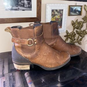 Merrell leather ankle booties with strap